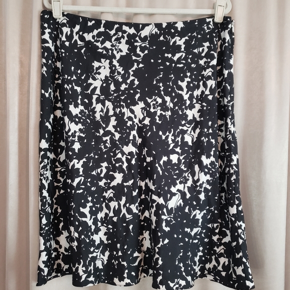 NWOT Ralph Lauren black & white floral silk A-line skirt Womens 14 - Picture 2 of 6